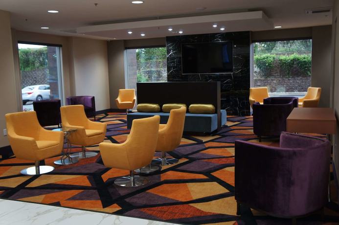 Imagen de los interiores del Hotel La Quinta Inn And Suites By Wyndham Branson. Foto 18