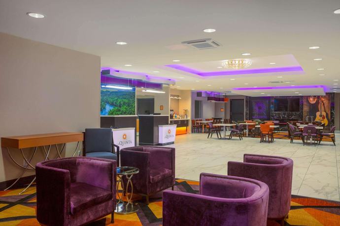 Imagen de los interiores del Hotel La Quinta Inn And Suites By Wyndham Branson. Foto 20
