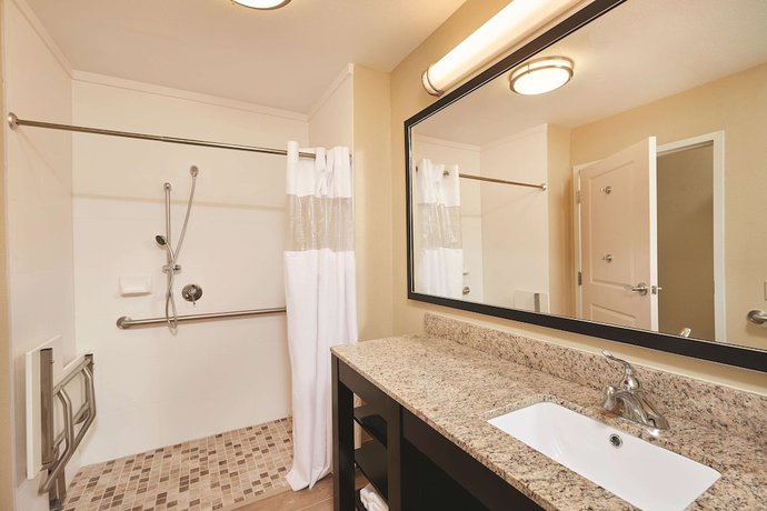 Imagen de la habitación del Hotel La Quinta Inn And Suites By Wyndham Carlsbad. Foto 2