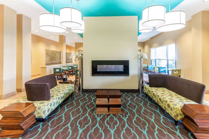 Imagen de los interiores del Hotel La Quinta Inn And Suites By Wyndham Carlsbad. Foto 17