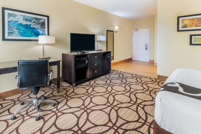 Imagen de la habitación del Hotel La Quinta Inn And Suites By Wyndham Carlsbad. Foto 3
