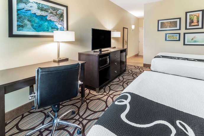 Imagen de la habitación del Hotel La Quinta Inn And Suites By Wyndham Carlsbad. Foto 5