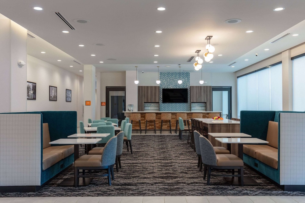 Imagen de los interiores del Hotel La Quinta Inn And Suites By Wyndham Centralia. Foto 19