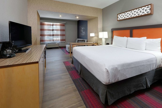 Imagen de la habitación del Hotel La Quinta Inn And Suites By Wyndham Dallas Love Field. Foto 5