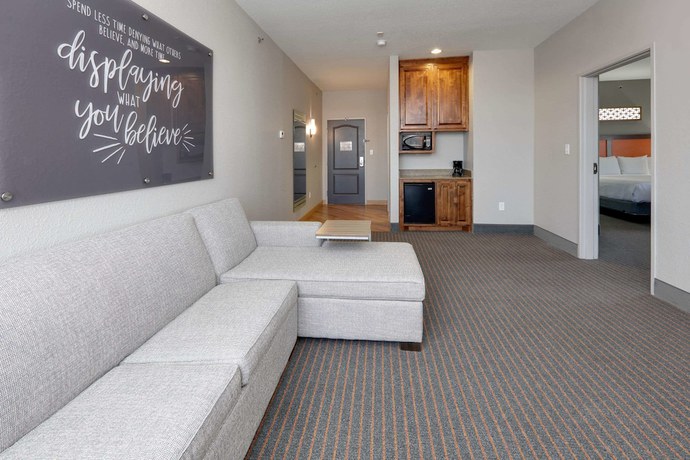 Imagen de la habitación del Hotel La Quinta Inn And Suites By Wyndham Dallas Love Field. Foto 7