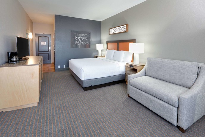 Imagen de la habitación del Hotel La Quinta Inn And Suites By Wyndham Dallas Love Field. Foto 14