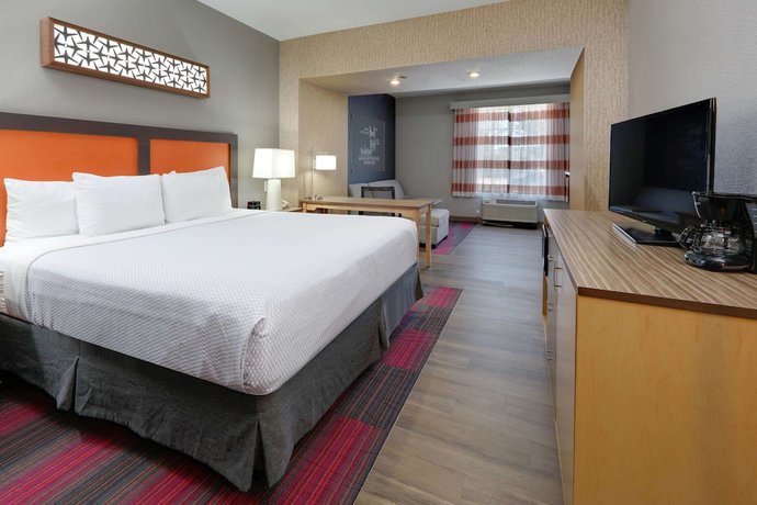 Imagen de la habitación del Hotel La Quinta Inn And Suites By Wyndham Dallas Love Field. Foto 16