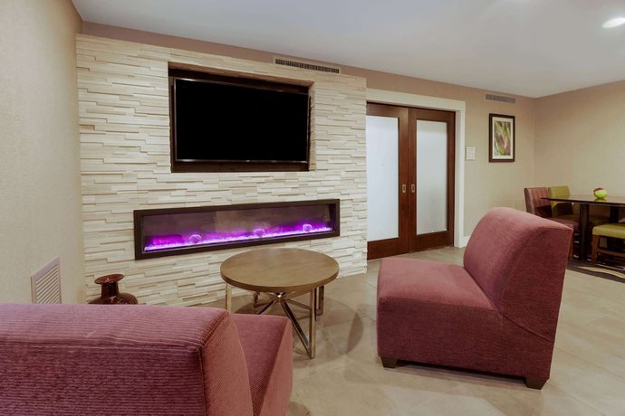 Imagen de los interiores del Hotel La Quinta Inn And Suites By Wyndham Detroit Utica. Foto 16