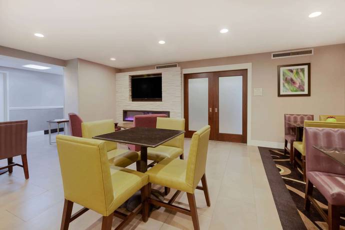 Imagen de los interiores del Hotel La Quinta Inn And Suites By Wyndham Detroit Utica. Foto 18