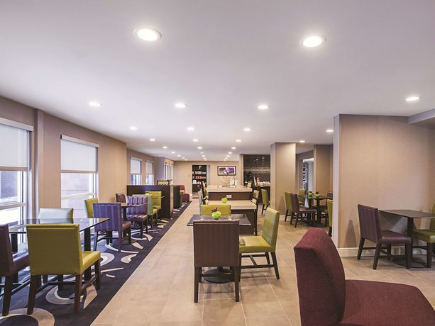 Imagen de los interiores del Hotel La Quinta Inn And Suites By Wyndham Detroit Utica. Foto 19