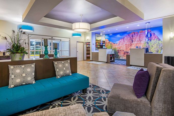Imagen de los interiores del Hotel La Quinta Inn And Suites By Wyndham Dumas. Foto 18