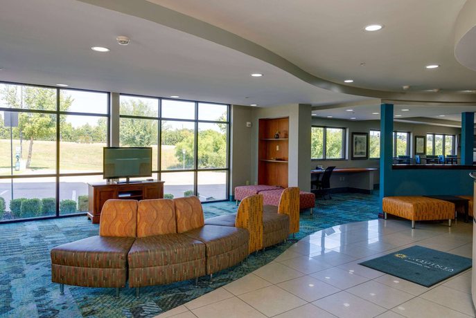Imagen de los interiores del Hotel La Quinta Inn And Suites By Wyndham Edmond. Foto 16