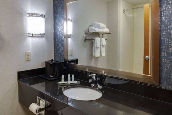 Imagen de la habitación del Hotel La Quinta Inn And Suites By Wyndham Edmond. Foto 3