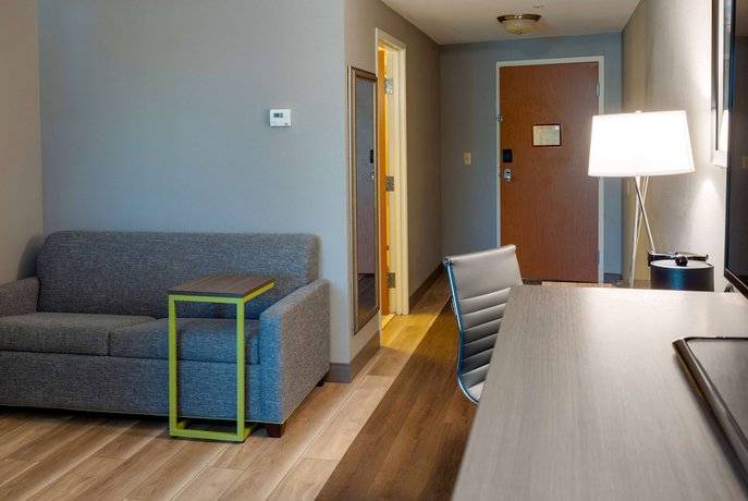 Imagen de la habitación del Hotel La Quinta Inn And Suites By Wyndham Edmond. Foto 5
