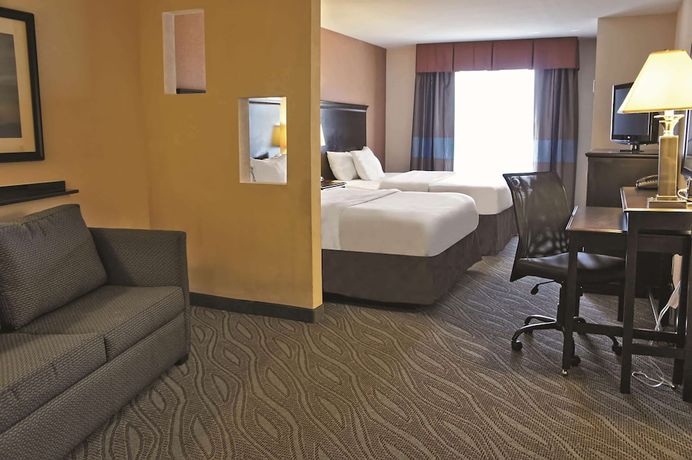 Imagen de la habitación del Hotel La Quinta Inn And Suites By Wyndham Edmond. Foto 7