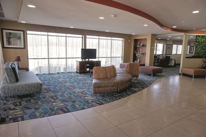 Imagen de los interiores del Hotel La Quinta Inn And Suites By Wyndham Edmond. Foto 17