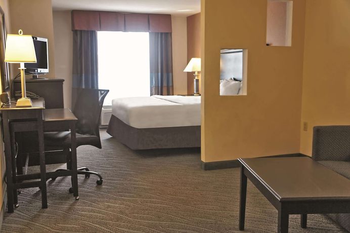 Imagen de la habitación del Hotel La Quinta Inn And Suites By Wyndham Edmond. Foto 9