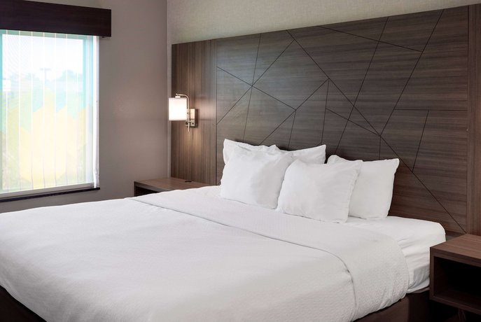 Imagen de la habitación del Hotel La Quinta Inn And Suites By Wyndham Edmond. Foto 13