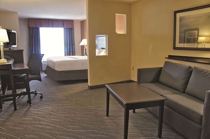 Imagen de la habitación del Hotel La Quinta Inn And Suites By Wyndham Edmond. Foto 15