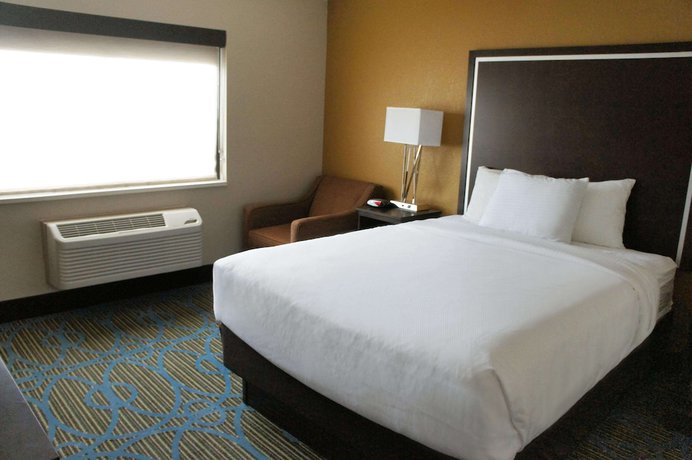 Imagen de la habitación del Hotel La Quinta Inn And Suites By Wyndham Emporia. Foto 2