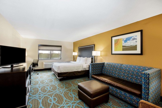 Imagen de la habitación del Hotel La Quinta Inn And Suites By Wyndham Emporia. Foto 10