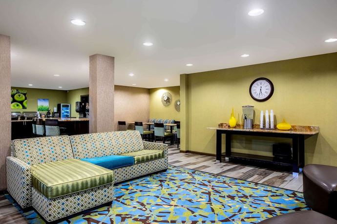 Imagen de los interiores del Hotel La Quinta Inn And Suites By Wyndham Emporia. Foto 16