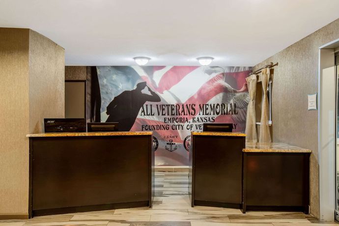 Imagen de los interiores del Hotel La Quinta Inn And Suites By Wyndham Emporia. Foto 18