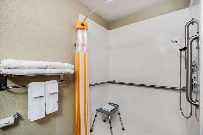 Imagen de la habitación del Hotel La Quinta Inn And Suites By Wyndham Emporia. Foto 13