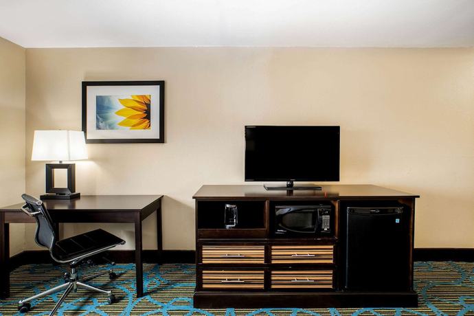 Imagen de la habitación del Hotel La Quinta Inn And Suites By Wyndham Emporia. Foto 14