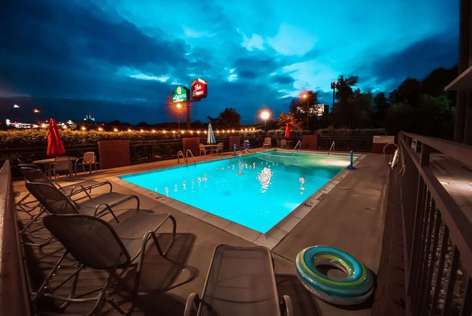 Imagen de la piscina del Hotel La Quinta Inn And Suites By Wyndham Festus - St. Louis South. Foto 19