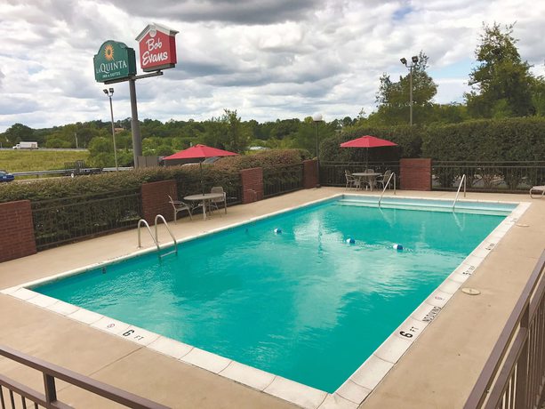 Imagen de la piscina del Hotel La Quinta Inn And Suites By Wyndham Festus - St. Louis South. Foto 20