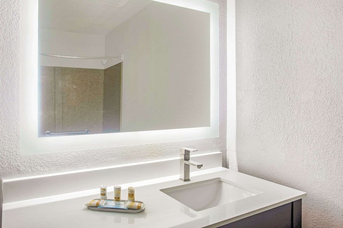 Imagen de la habitación del Hotel La Quinta Inn And Suites By Wyndham Fort Smith. Foto 6