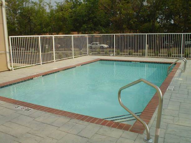 Imagen de la piscina del Hotel La Quinta Inn And Suites By Wyndham Fort Smith. Foto 20