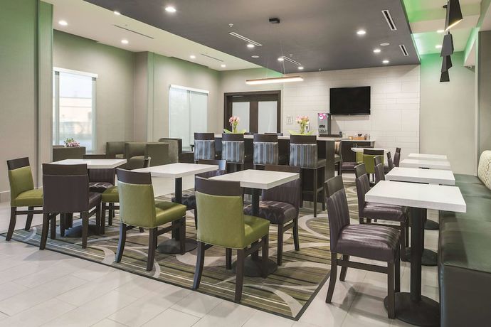 Imagen del bar/restaurante del Hotel La Quinta Inn And Suites By Wyndham Fort Worth West - I-30. Foto 5