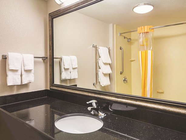 Imagen de la habitación del Hotel La Quinta Inn And Suites By Wyndham Fresno Northwest. Foto 4