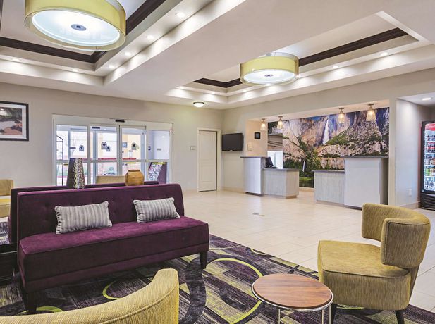 Imagen de los interiores del Hotel La Quinta Inn And Suites By Wyndham Fresno Northwest. Foto 18