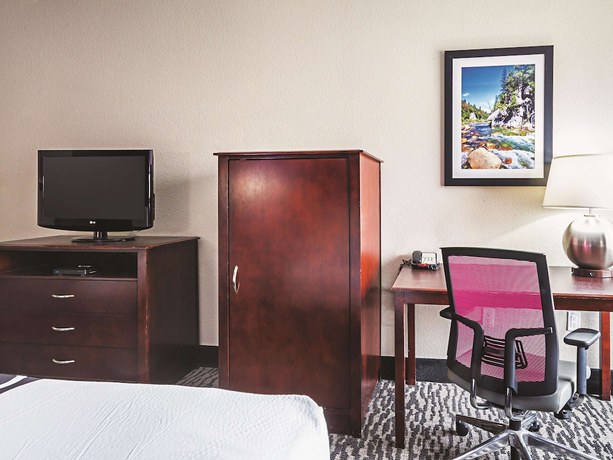 Imagen de la habitación del Hotel La Quinta Inn And Suites By Wyndham Fresno Northwest. Foto 7