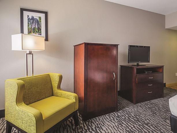 Imagen de la habitación del Hotel La Quinta Inn And Suites By Wyndham Fresno Northwest. Foto 15