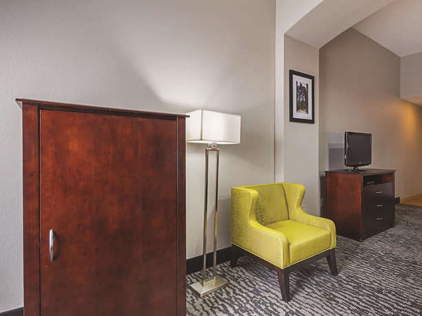 Imagen de la habitación del Hotel La Quinta Inn And Suites By Wyndham Fresno Northwest. Foto 16