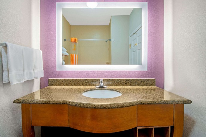 Imagen de la habitación del Hotel La Quinta Inn And Suites By Wyndham Gainesville. Foto 12