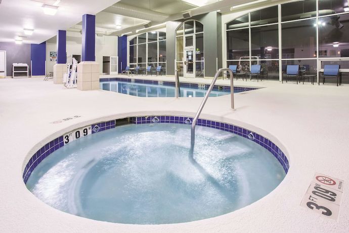 Imagen de la piscina del Hotel La Quinta Inn And Suites By Wyndham Gallup. Foto 19