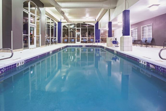 Imagen de la piscina del Hotel La Quinta Inn And Suites By Wyndham Gallup. Foto 20