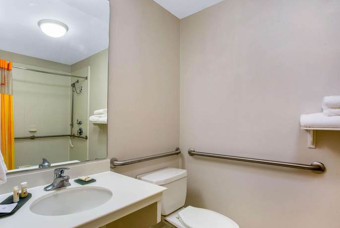 Imagen de la habitación del Hotel La Quinta Inn And Suites By Wyndham Greensboro Nc. Foto 2