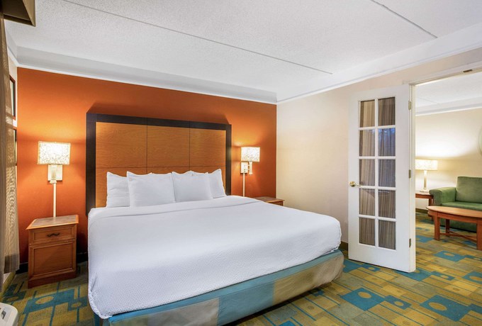 Imagen de la habitación del Hotel La Quinta Inn And Suites By Wyndham Greensboro Nc. Foto 4