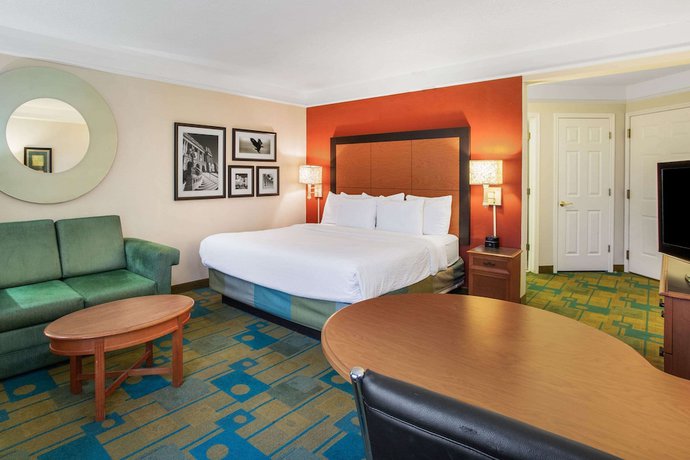Imagen de la habitación del Hotel La Quinta Inn And Suites By Wyndham Greensboro Nc. Foto 6
