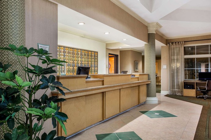 Imagen de los interiores del Hotel La Quinta Inn And Suites By Wyndham Greensboro Nc. Foto 18