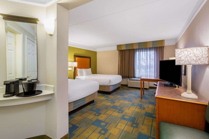 Imagen de la habitación del Hotel La Quinta Inn And Suites By Wyndham Greensboro Nc. Foto 9