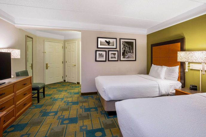 Imagen de la habitación del Hotel La Quinta Inn And Suites By Wyndham Greensboro Nc. Foto 13