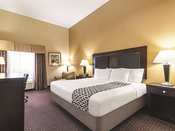 Imagen de la habitación del Hotel La Quinta Inn And Suites By Wyndham Houston New Caney. Foto 2