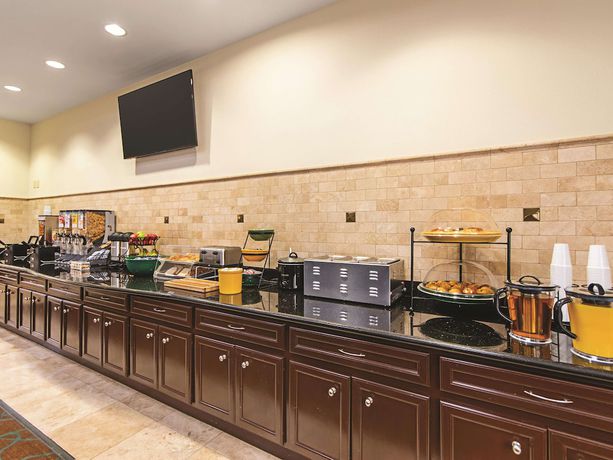 Imagen de los interiores del Hotel La Quinta Inn And Suites By Wyndham Houston New Caney. Foto 15